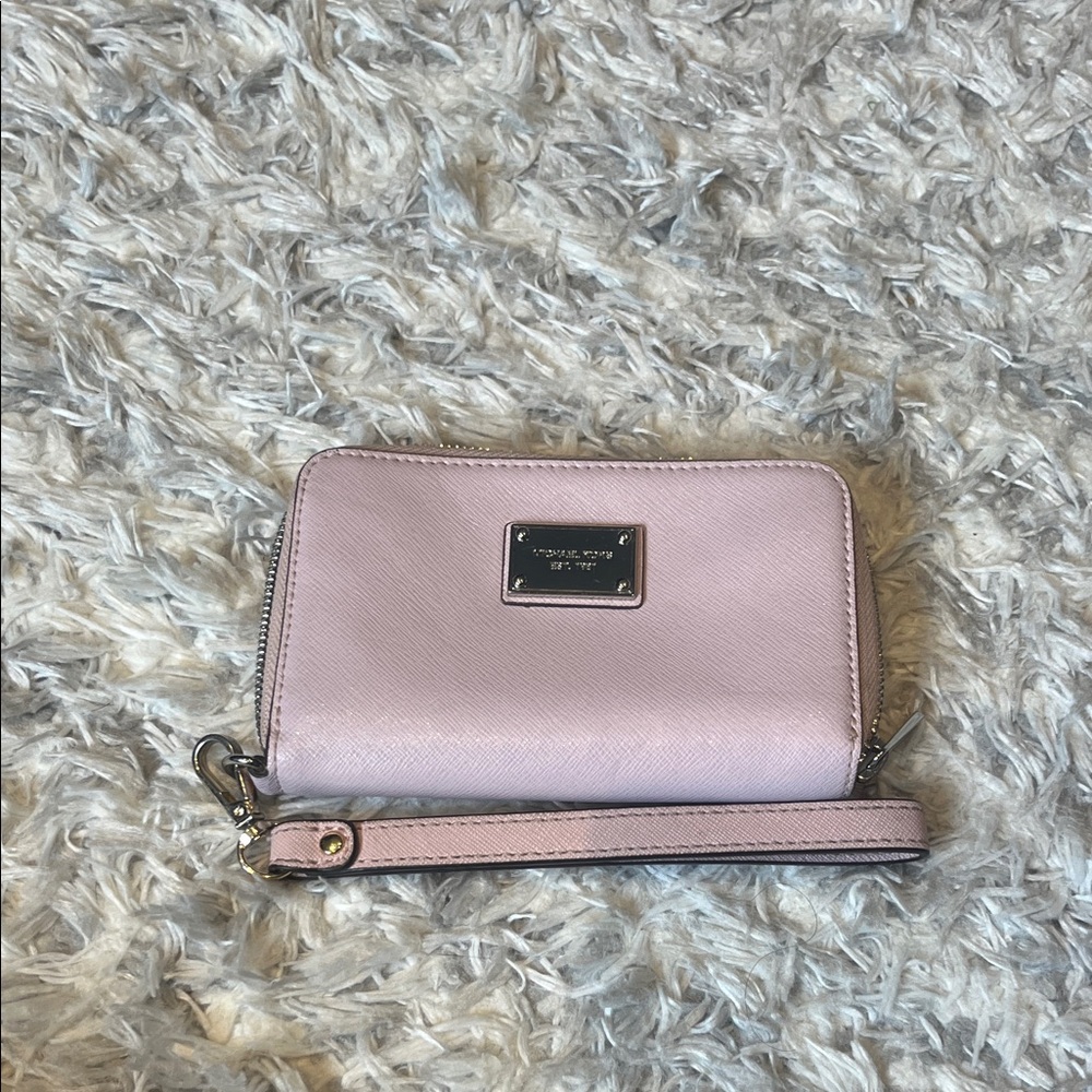 MICHAEL KORS LIGHT PINK WRISTLET